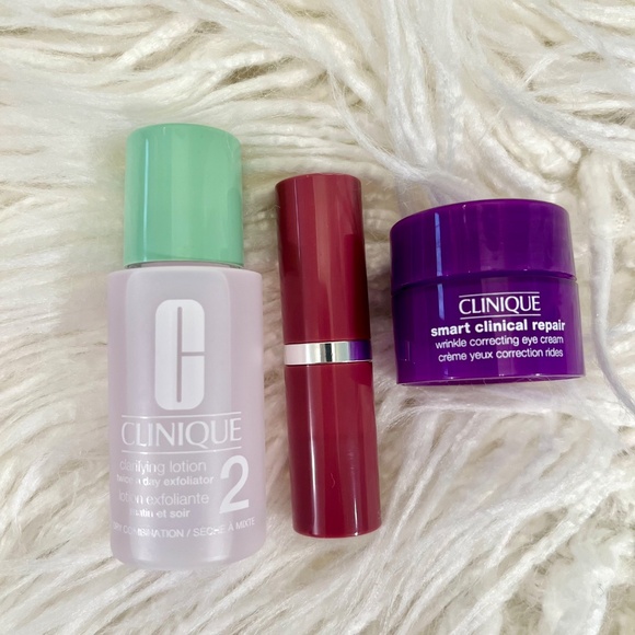 Clinique "Cosmetic Bag in Butterflies with Goodies" NWT - Picture 4 of 5